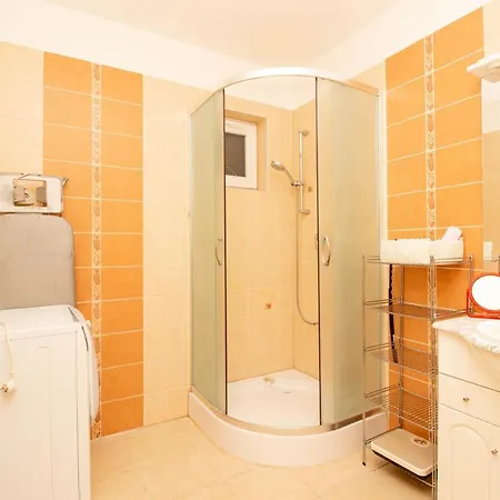 Appartamento 976 - Lakóparkban Teljes Panorámás, Közvetlen Vízparti, 2 Szobás Modern