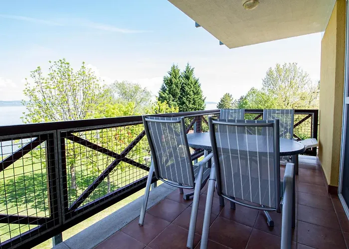 976 - Lakoparkban Teljes Panoramas, Koezvetlen Vizparti, 2 Szobas Modern *